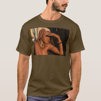 Camiseta Jovem Himba vestindo chapéus e decorações