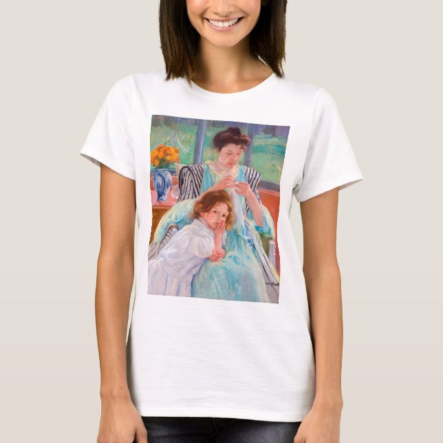 Camiseta Jovem Mãe Costurando, Mary Cassatt (Frente)