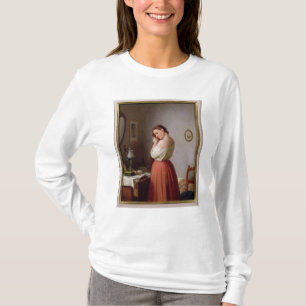 Camiseta Jovem mulher que entrança seu cabelo