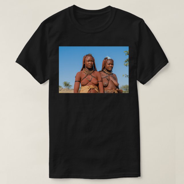 Camiseta Jovens himba vestindo chapéus e decorações (Frente do Design)