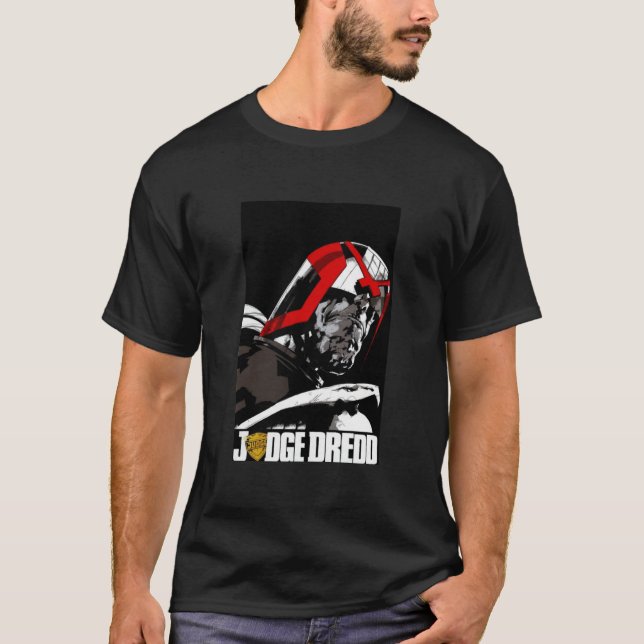 Camiseta Judge Dredd - Back in Black w Logo Classic T-Shirt (Frente)