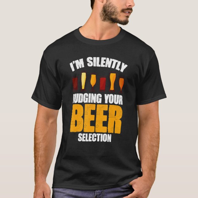 Camiseta Julgando Silenciosamente A Beer Selection Bartende (Frente)