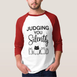 Camiseta JULGANDO VOCÊ Silenciosamente