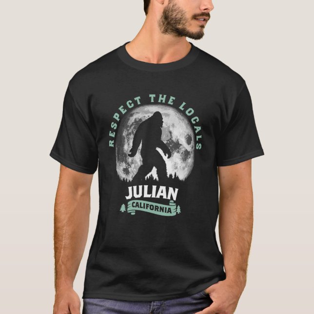 Camiseta Julian California Bigfoot Night Walk Retro T Shirt (Frente)
