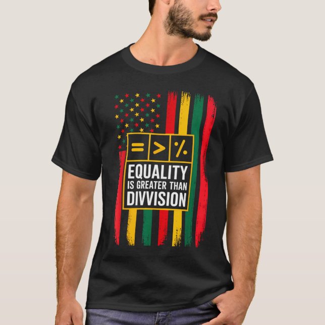 Camiseta Juneteenth igualdade é maior do que a divisão negr (Frente)
