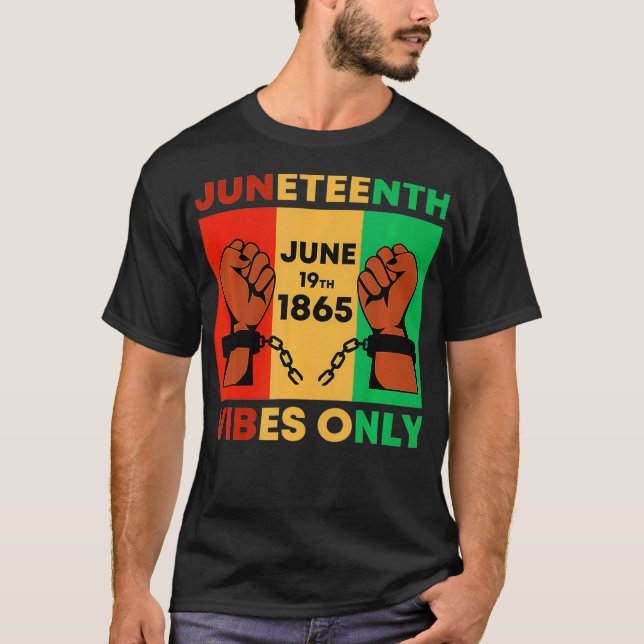 Camiseta Juneteenth Vibes Only African American Chains Blac (Frente)