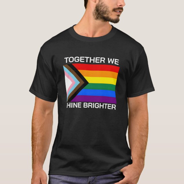 Camiseta Juntos nós brilhamos a bandeira Lgbtqia+ Brighter (Frente)