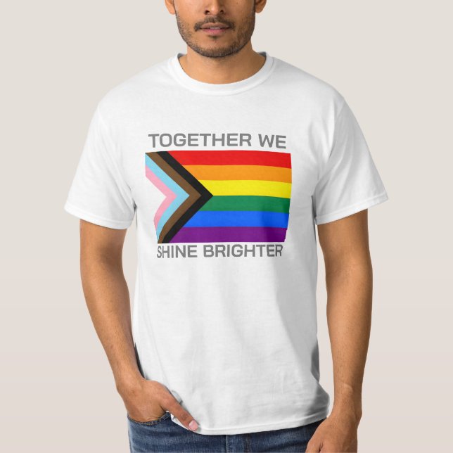 Camiseta Juntos nós brilhamos a bandeira Lgbtqia+ Brighter (Frente)