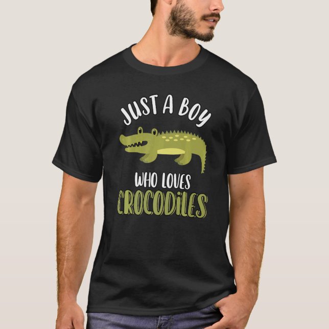 Camiseta Just A Boy Who Loves Crocodiles  Cute Crocodile (Frente)