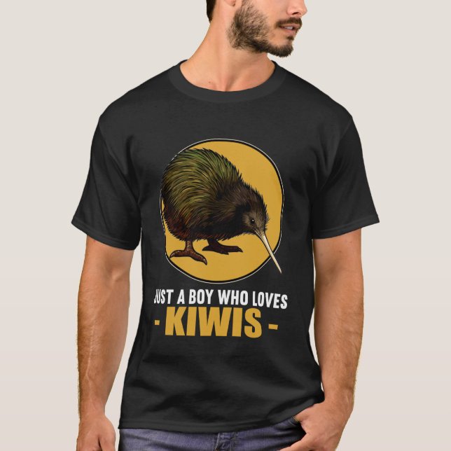 Camiseta Just a Boy who Loves Kiwis Kiwi (Frente)