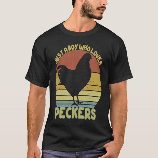 Camiseta Just A Boy Who Loves Peckers Farmer Chicken Lovers (Frente)
