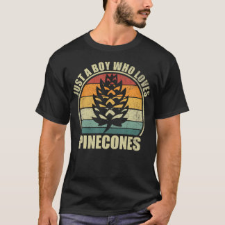 Camiseta Just A Boy Who Loves Pinecones. Funny Pinecone Lov