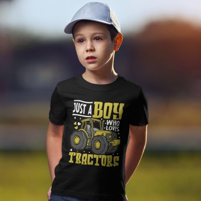 Camiseta Just a Boy Who Loves Tractors (Criador carregado)
