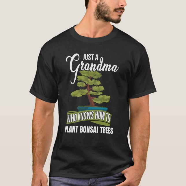 Camiseta Just A Grandma Who Knows How To Plant Bonsai Trees (Frente)