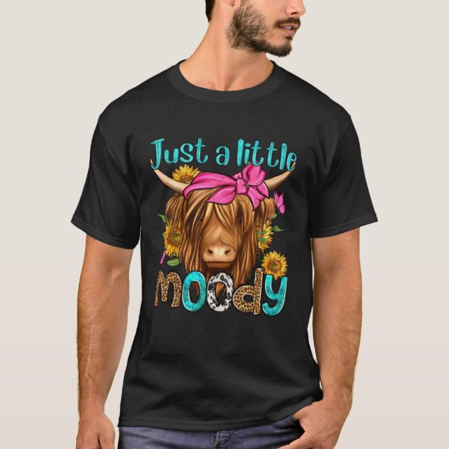 Camiseta Just A Little Moody Cute Western Highland Cows  Fa (Frente)