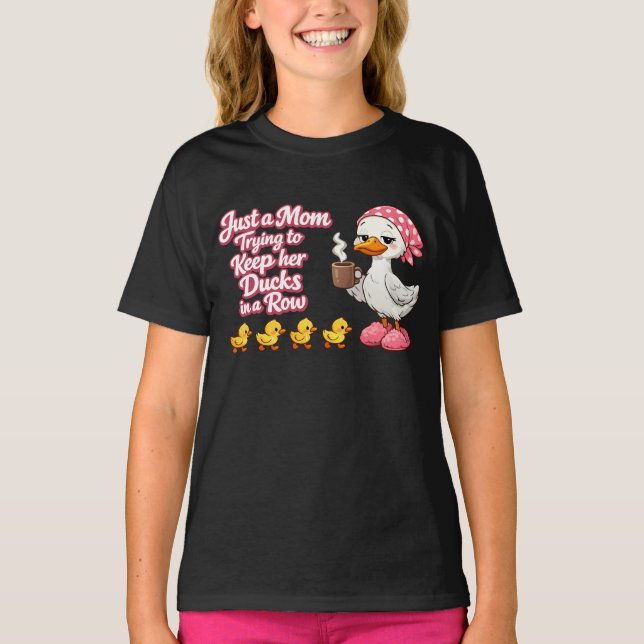 Camiseta Just a mom trying to keep her ducks in a row (Frente)