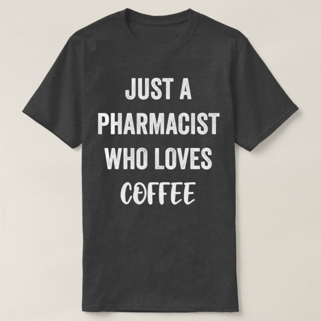 Camiseta Just A Pharmacist Who Loves Coffee 1 (Frente do Design)