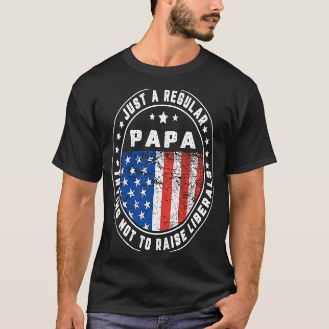 Camiseta Just A Regular Papa Raise Liberals USA American Fl (Frente)