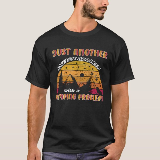 Camiseta Just Another Coffee Drinker With a Camping Problem (Frente)