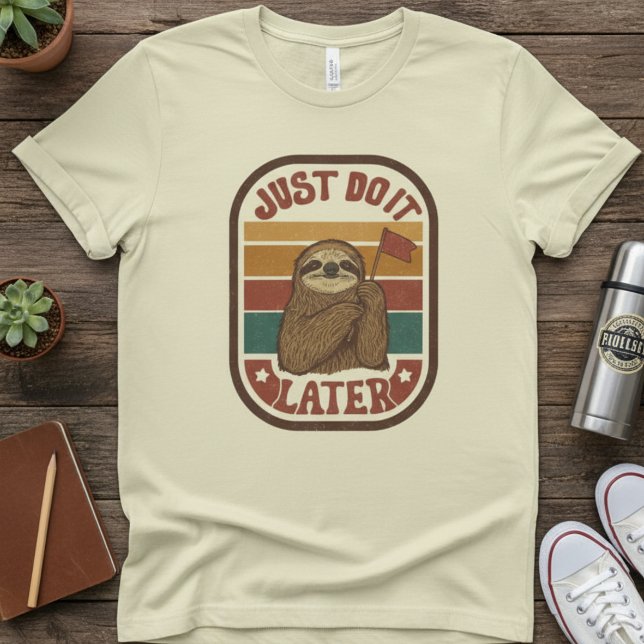 Camiseta Just Do It Later — Retro Sloth, Funny Lazy Quote (Criador carregado)