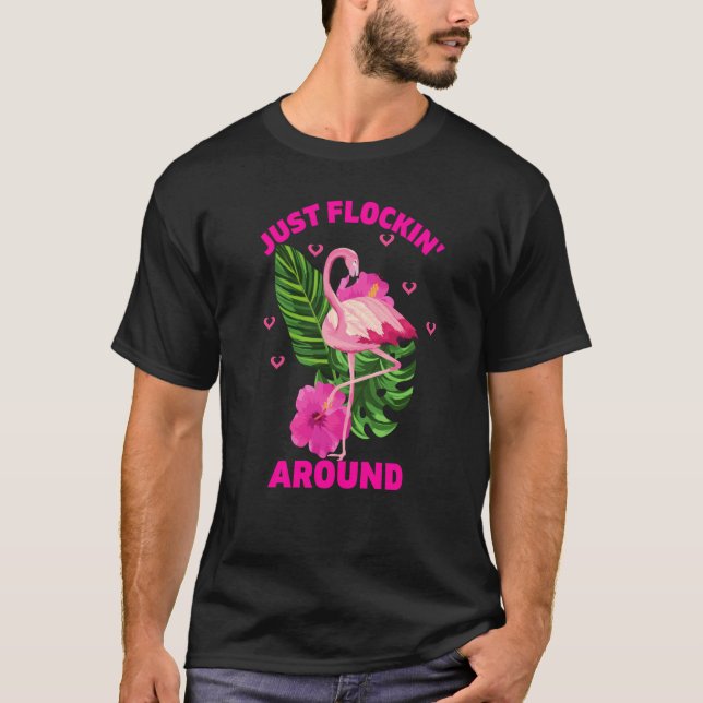 Camiseta Just Flockin Around Summer Flamingo Tropical Beach (Frente)
