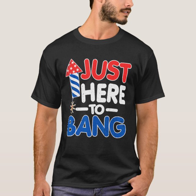 Camiseta Just Here To Bang American Flag 4th of July (Frente)