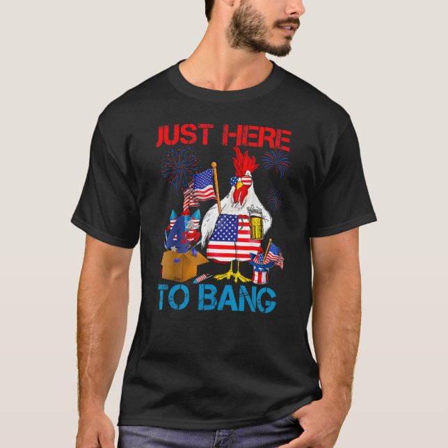 Camiseta Just Here To Bang USA Flag  4th Of July Chicken Be (Frente)