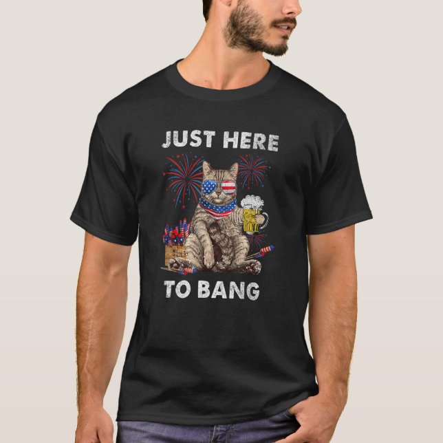 Camiseta Just Here To Bang USA Flag  Beer 4th Of July Cat (Frente)