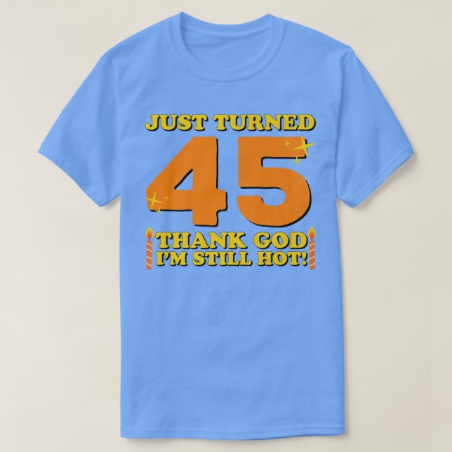 Camiseta Just Turned 45 Thank God Im Still Hot 45th Birthda (Frente do Design)