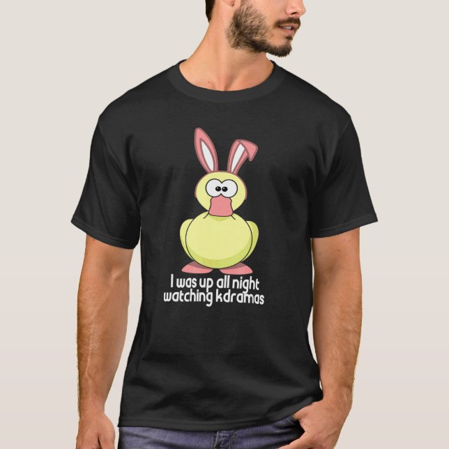 Camiseta K Pop Duck Bunny Korea Acima A Noite Assistindo K  (Frente)
