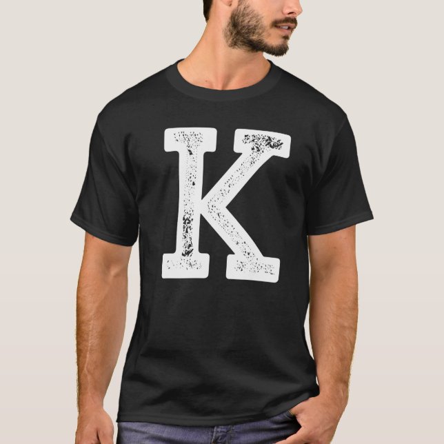 Camiseta K SHIRT! T-shirt com um K grande, alfabético, no (Frente)