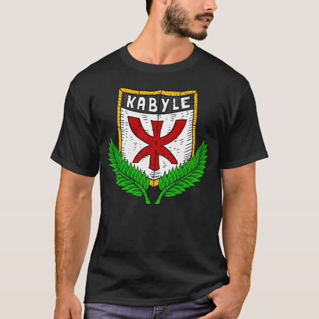 Camiseta Kabyle. Orgulhoso. Berber Flag On Shield. (Frente)