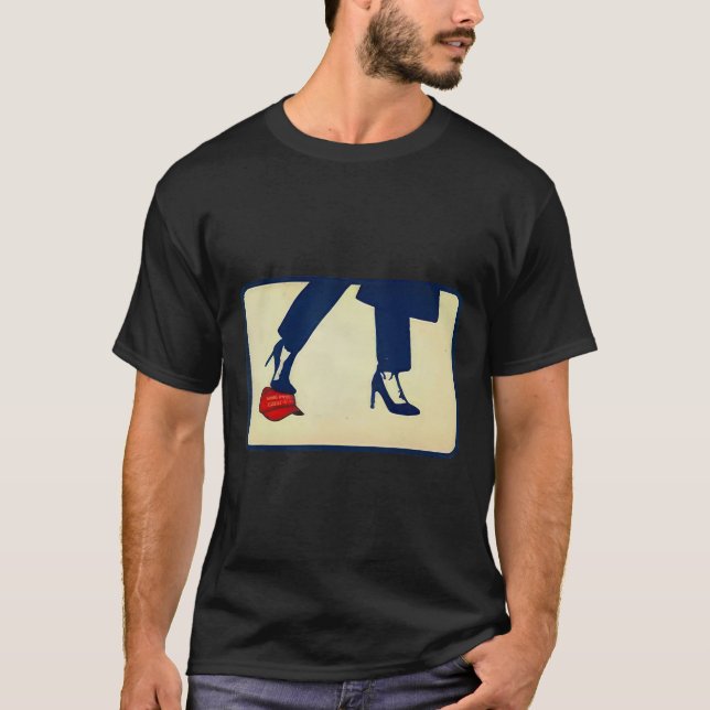 Camiseta Kamala 2024 Anti Mega High Heels Step On Red Hat (Frente)