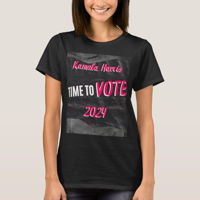 Camiseta Kamala Harris T-Shirt. Preto com fonte rosa. (Frente)
