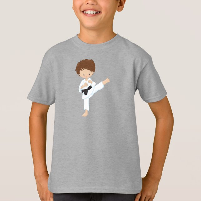 Camiseta Karate Boy, Cute Boy, Cabelo Brown, Cinturão Negro (Frente)