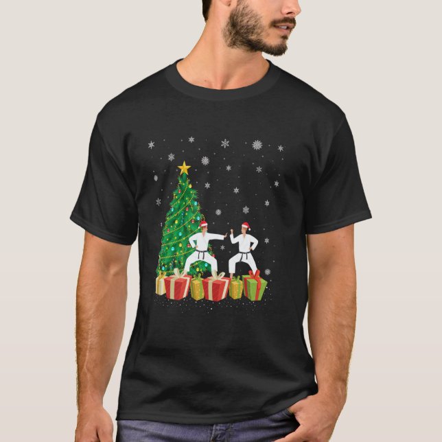 Camiseta Karate Clássico Iluminação da Árvore de Natal Chap (Frente)