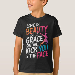 Camiseta Karate Ela É Bela Ela É Graça Ela Vai Te Chutar