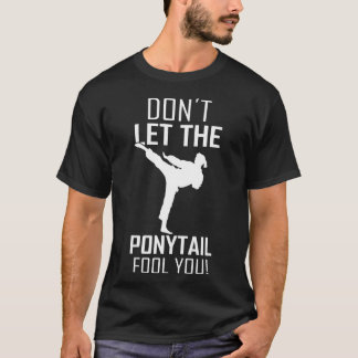 Camiseta Karate Girl dizendo Não deixe o rabo-de-cavalo te 