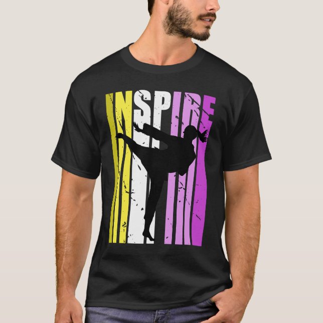 Camiseta Karate inspira cores bonitas motivações inspiracio (Frente)