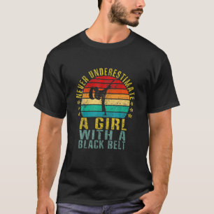 Camiseta Karate Never Underestimate A Girl With A Black Bel