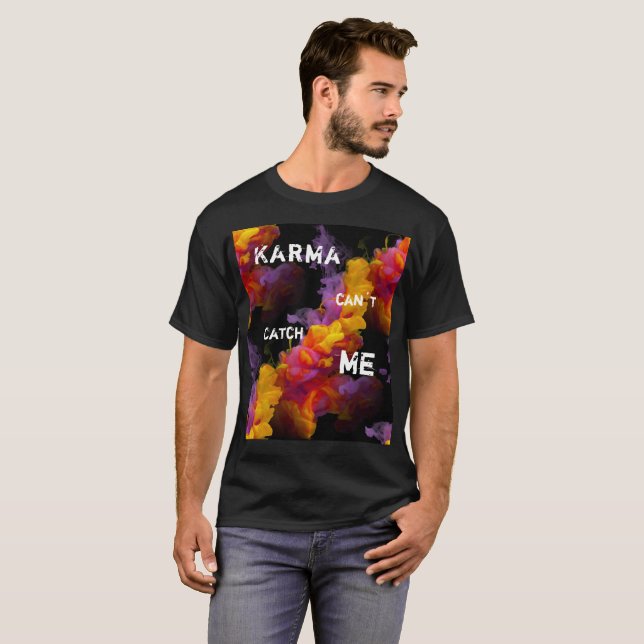 Camiseta Karma cita tipografia com fundo de fumaça (Frente Completa)