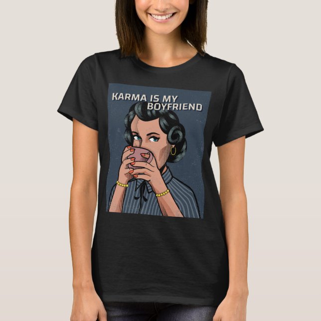 CAMISETA KARMA É MINHA NAMORADO RETRO MULHER T-SHIRT (Frente)