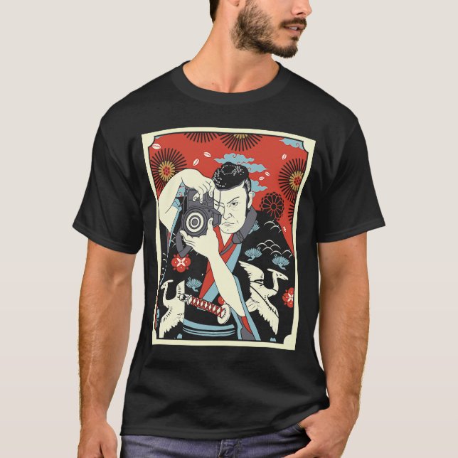 Camiseta Katan, uma câmera guerreira do fotógrafo japonês S (Frente)