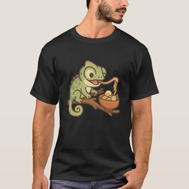 Camiseta Kawaii Chameleon Comendo Ramen - Selva Engraçada (Frente)