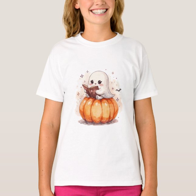Camiseta Kawaii Ghost Reading on Pumpkin - Bonito Halloween (Frente)