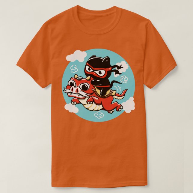 Camiseta Kawaii Ninja Cat Andando um Dragão Vermelho (Frente do Design)