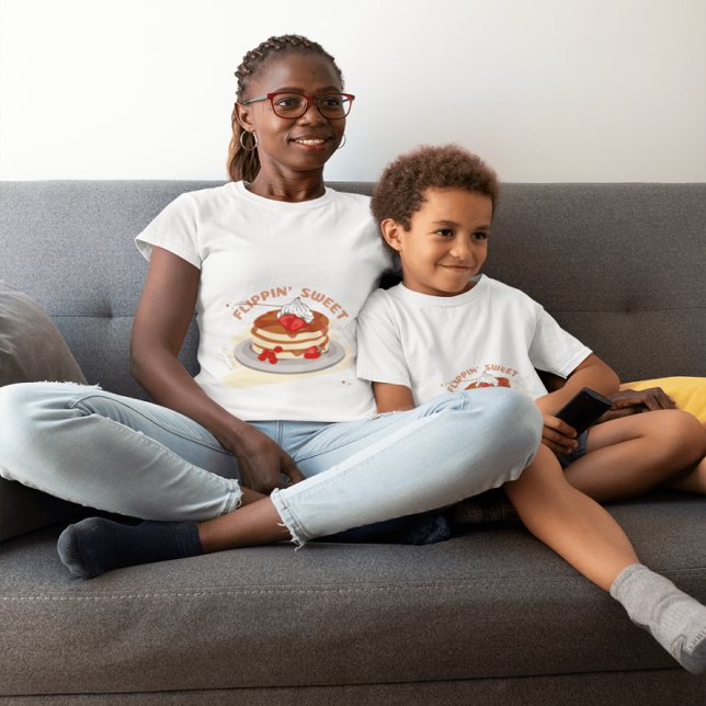 Camiseta Kawaii Pancake Stack T-Shirt - Engraçado Brunch Te (Matching moments made special. Show off your family love in cozy style)