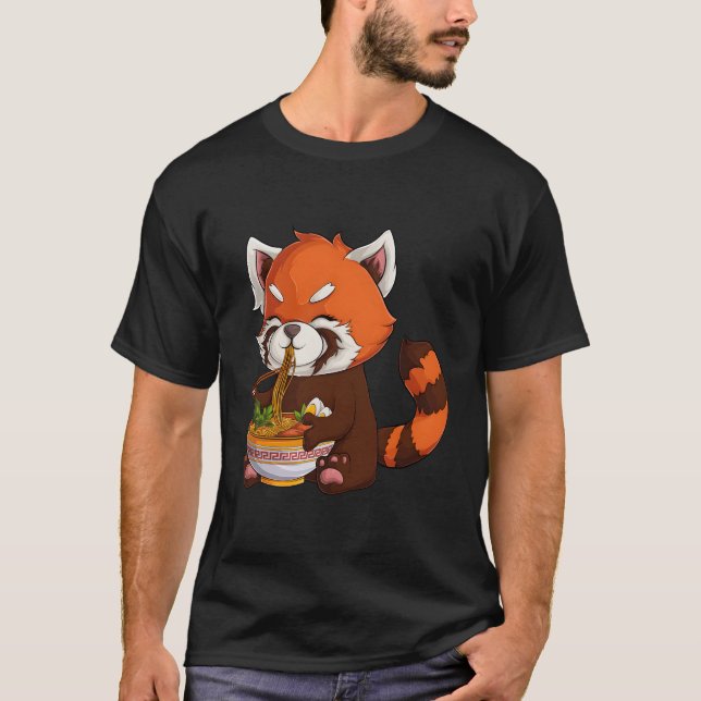 Camiseta Kawaii Red Panda Comeu Macarrão Japonês Ramen (Frente)