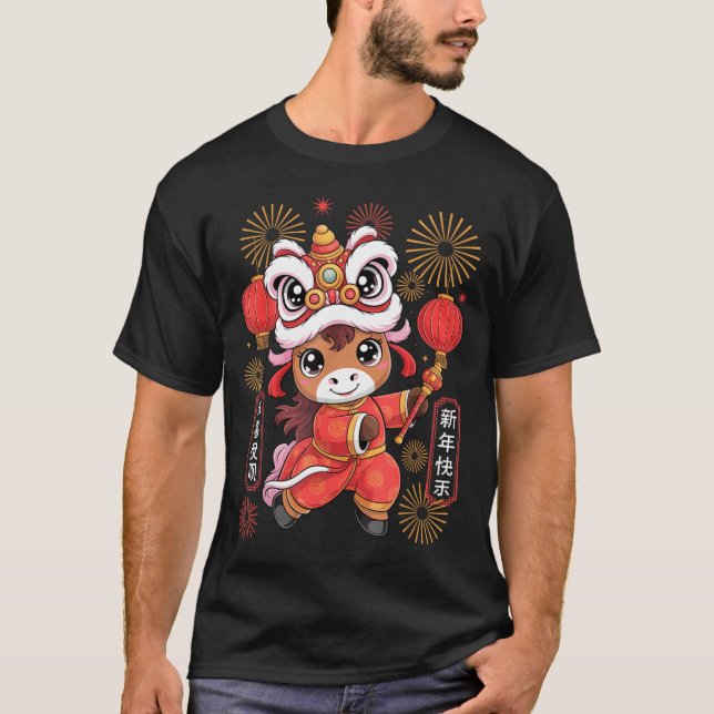 Camiseta Kawaii Style Year Of The Horse 2026 Chinese New Ye (Frente)
