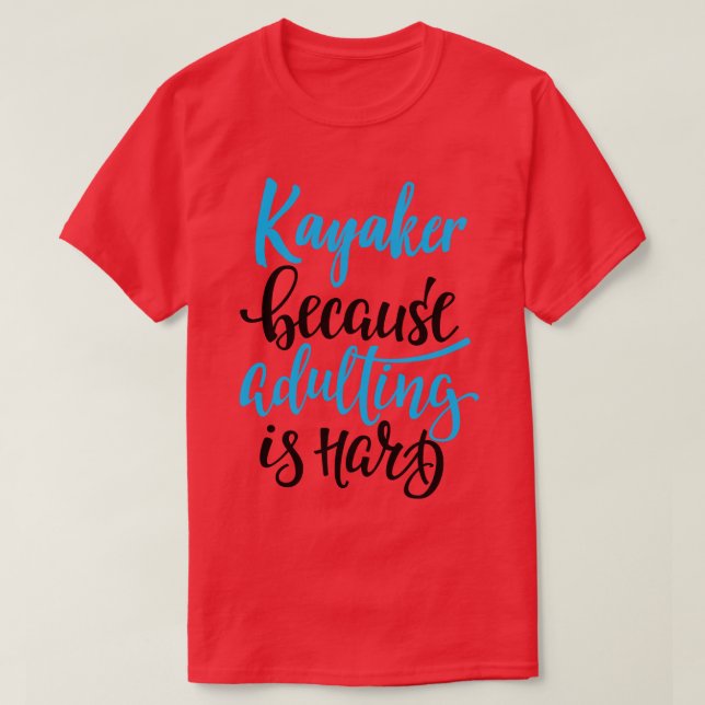 Camiseta Kayaker Porque Adultar É O Duro 4 (Frente do Design)
